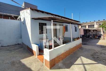 Casa à venda com 140m², 3 quartos e 3 vagasQuintal - Fundos