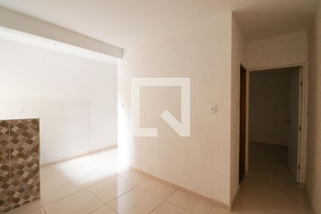 Sala/Cozinha/Área de Serviço de casa para alugar com 2 quartos, 47m² em Parque Peruche, São Paulo