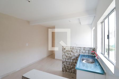 Sala/Cozinha/Área de Serviço de casa para alugar com 2 quartos, 50m² em Parque Peruche, São Paulo