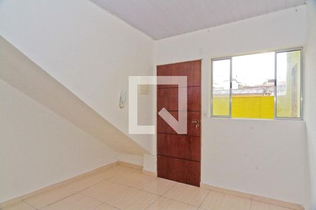 Kitnet de casa para alugar com 1 quarto, 18m² em Parque Peruche, São Paulo