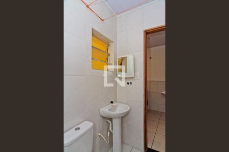 Banheiro de casa para alugar com 1 quarto, 18m² em Parque Peruche, São Paulo