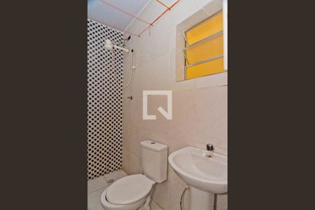 Banheiro de casa para alugar com 1 quarto, 18m² em Parque Peruche, São Paulo