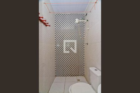 Banheiro de casa para alugar com 1 quarto, 18m² em Parque Peruche, São Paulo