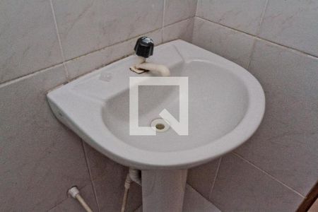 Banheiro de casa para alugar com 1 quarto, 18m² em Parque Peruche, São Paulo