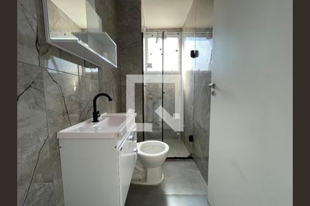 Banheiro de apartamento para alugar com 2 quartos, 42m² em Jardim Gilda Maria, São Paulo