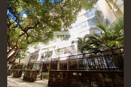 Apartamento à venda com 190m², 4 quartos e 1 vagaFachada com cartaz QA