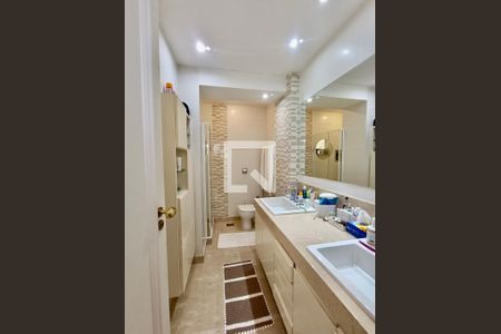 Apartamento à venda com 190m², 4 quartos e 1 vagaSuíte banheiro 