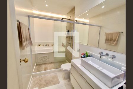 Apartamento à venda com 190m², 4 quartos e 1 vagaBanheiro social 