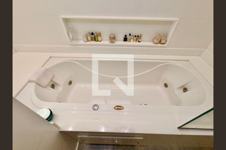 Apartamento à venda com 190m², 4 quartos e 1 vagaBanheiro social 