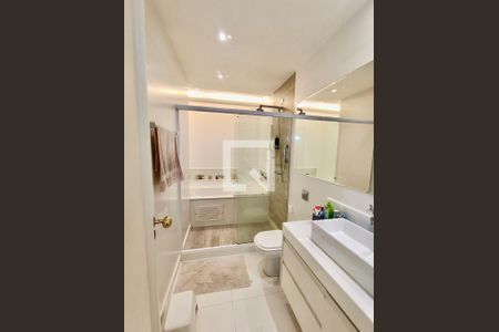 Apartamento à venda com 190m², 4 quartos e 1 vagaBanheiro social 