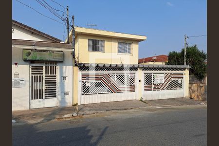 Casa à venda com 420m², 4 quartos e 2 vagas Casa à venda com 420m², 4 quartos e 2 vagasFachada
