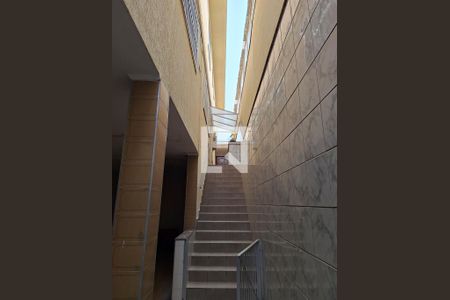 Casa à venda com 420m², 4 quartos e 2 vagas Casa à venda com 420m², 4 quartos e 2 vagasLateral