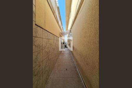 Casa à venda com 420m², 4 quartos e 2 vagas Casa à venda com 420m², 4 quartos e 2 vagasLateral