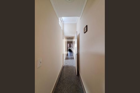 Casa à venda com 420m², 4 quartos e 2 vagas Casa à venda com 420m², 4 quartos e 2 vagasCorredor