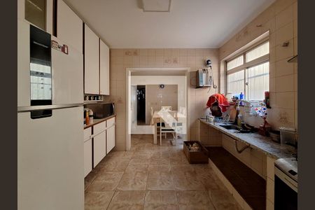 Casa à venda com 420m², 4 quartos e 2 vagas Casa à venda com 420m², 4 quartos e 2 vagasCozinha