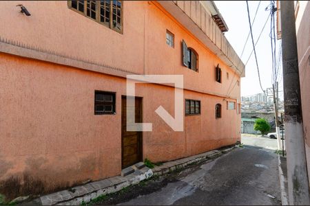 Casa à venda com 180m², 4 quartos e 1 vagaFachada lateral