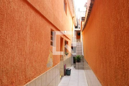 Casa para alugar com 70m², 3 quartos e 2 vagasCorredor lateral