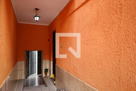 Casa para alugar com 70m², 3 quartos e 2 vagasCorredor lateral