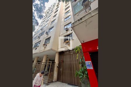 Apartamento para alugar com 80m², 2 quartos e 1 vagaFachada com cartaz QA