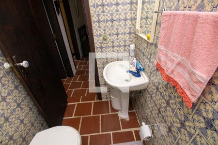 Casa de condomínio para alugar com 350m², 3 quartos e 4 vagasBanheiro Social