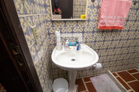 Casa de condomínio para alugar com 350m², 3 quartos e 4 vagasBanheiro Social