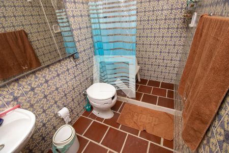 Casa de condomínio para alugar com 350m², 3 quartos e 4 vagasBanheiro quarto 1