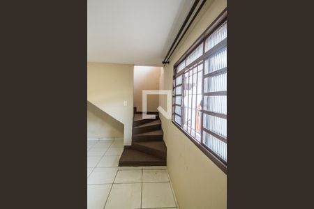 Escada de casa para alugar com 2 quartos, 90m² em Jardim Silveira, Barueri