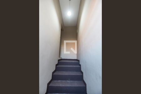 Escada de casa para alugar com 2 quartos, 90m² em Jardim Silveira, Barueri