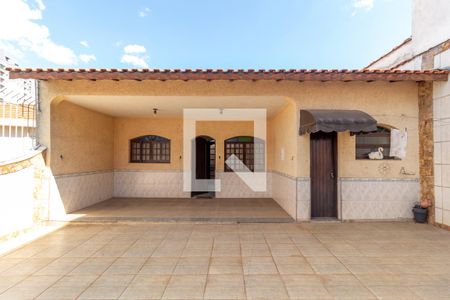 Casa à venda com 440m², 5 quartos e 12 vagasFrente da Casa 2