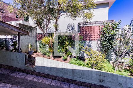 Casa à venda com 450m², 6 quartos e 2 vagas Casa à venda com 450m², 6 quartos e 2 vagasVista Quarto 2