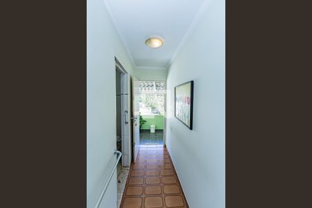 Casa à venda com 450m², 6 quartos e 2 vagas Casa à venda com 450m², 6 quartos e 2 vagasCorredor - edícula 3