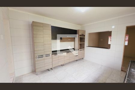 Casa à venda com 100m², 2 quartos e 2 vagasCozinha 