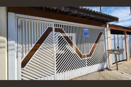 Casa à venda com 100m², 2 quartos e 2 vagasFachada 