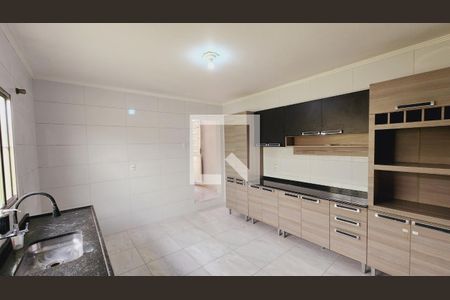 Casa à venda com 100m², 2 quartos e 2 vagasCozinha 