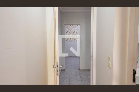 Casa à venda com 100m², 2 quartos e 2 vagasCorredor 