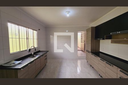 Casa à venda com 100m², 2 quartos e 2 vagasCozinha 