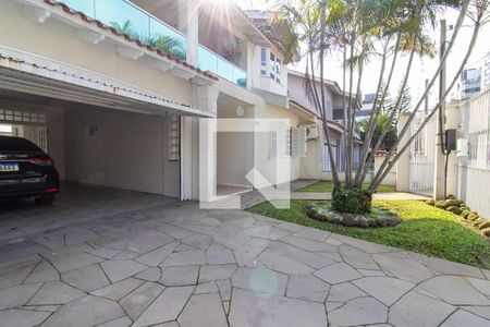 Casa à venda com 311m², 4 quartos e 4 vagas Casa à venda com 311m², 4 quartos e 4 vagasÁrea externa