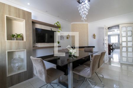 Casa à venda com 311m², 4 quartos e 4 vagas Casa à venda com 311m², 4 quartos e 4 vagasSala de Jantar