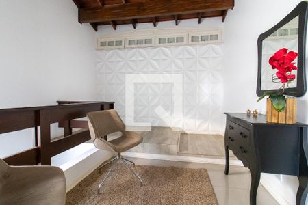 Casa à venda com 311m², 4 quartos e 4 vagas Casa à venda com 311m², 4 quartos e 4 vagasHall