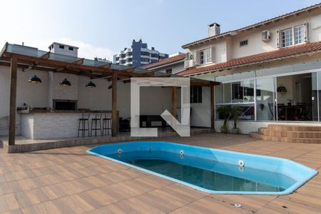 Casa à venda com 311m², 4 quartos e 4 vagas Casa à venda com 311m², 4 quartos e 4 vagasÁrea externa