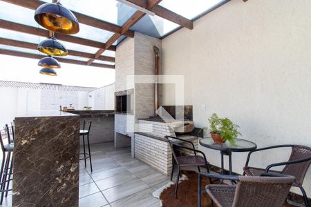 Casa à venda com 311m², 4 quartos e 4 vagas Casa à venda com 311m², 4 quartos e 4 vagasÁrea externa