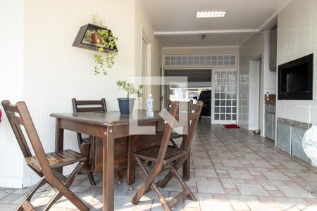 Casa à venda com 311m², 4 quartos e 4 vagas Casa à venda com 311m², 4 quartos e 4 vagasÁrea externa