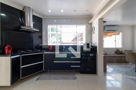 Casa à venda com 311m², 4 quartos e 4 vagas Casa à venda com 311m², 4 quartos e 4 vagasCozinha