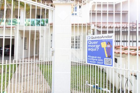 Casa à venda com 311m², 4 quartos e 4 vagas Casa à venda com 311m², 4 quartos e 4 vagasFachada