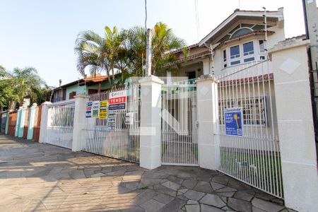 Casa à venda com 311m², 4 quartos e 4 vagas Casa à venda com 311m², 4 quartos e 4 vagasFachada
