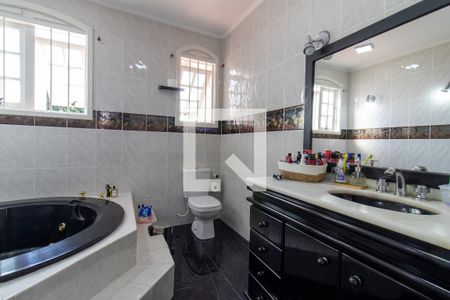 Casa à venda com 311m², 4 quartos e 4 vagas Casa à venda com 311m², 4 quartos e 4 vagasQuarto 1 - Banheiro