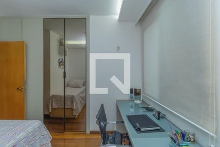 Apartamento à venda com 245m², 4 quartos e 3 vagas Apartamento à venda com 245m², 4 quartos e 3 vagasQuarto 2