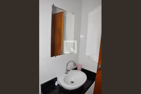 Casa à venda com 138m², 2 quartos e 2 vagasDetalhe - Lavabo Sala