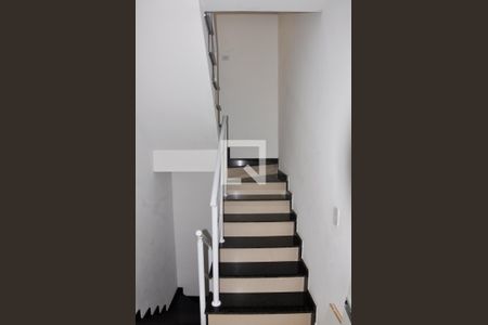 Casa à venda com 138m², 2 quartos e 2 vagasEscada Quartos