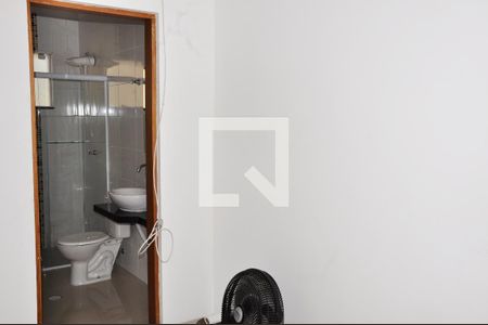 Casa à venda com 138m², 2 quartos e 2 vagasDetalhe - Quarto 02 com Suíte